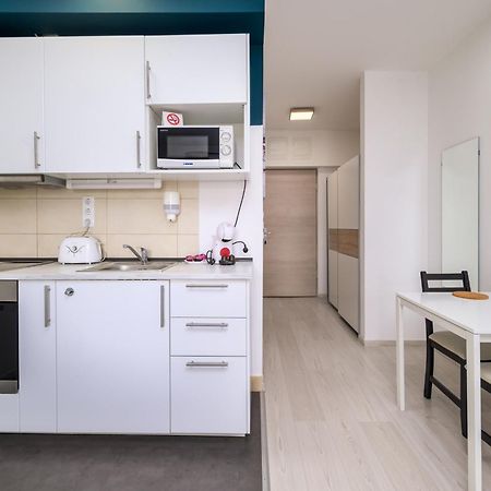 Atrium Residence Deluxe Suite-Free Parking Garage Same Building Budapest Bagian luar foto