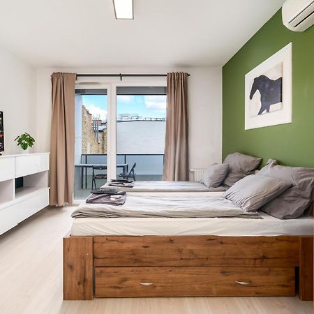 Atrium Residence Deluxe Suite-Free Parking Garage Same Building Budapest Bagian luar foto