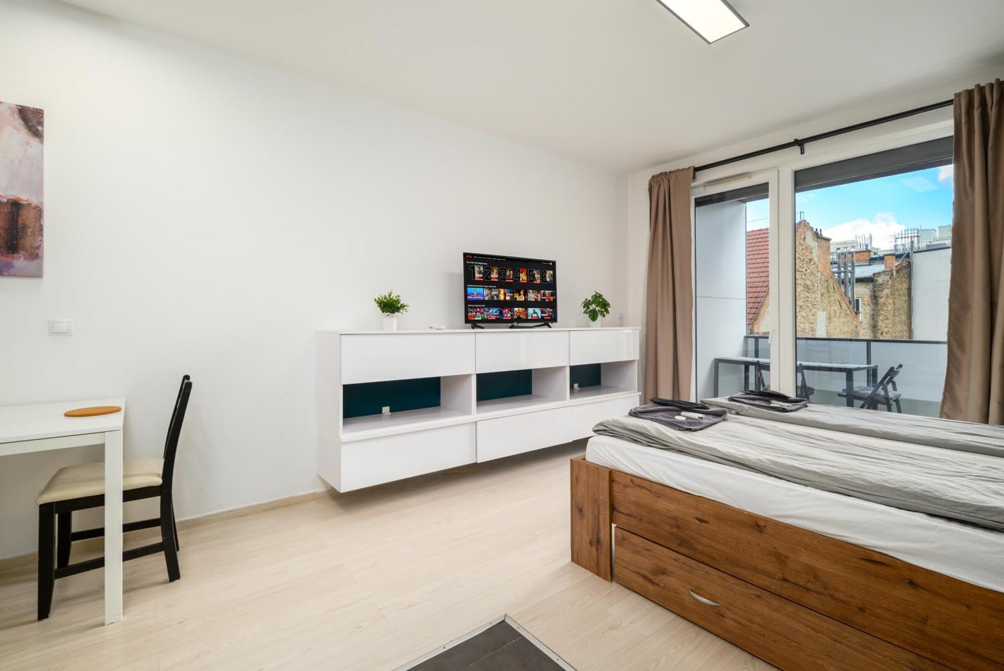 Atrium Residence Deluxe Suite-Free Parking Garage Same Building Budapest Bagian luar foto