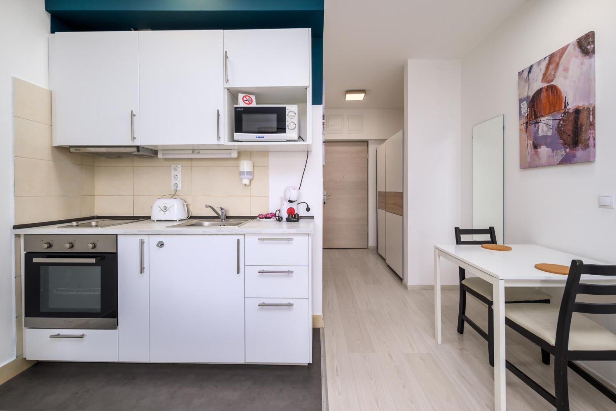 Atrium Residence Deluxe Suite-Free Parking Garage Same Building Budapest Bagian luar foto