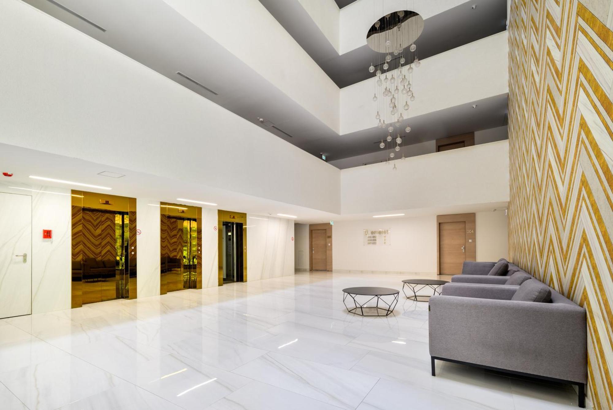 Atrium Residence Deluxe Suite-Free Parking Garage Same Building Budapest Bagian luar foto