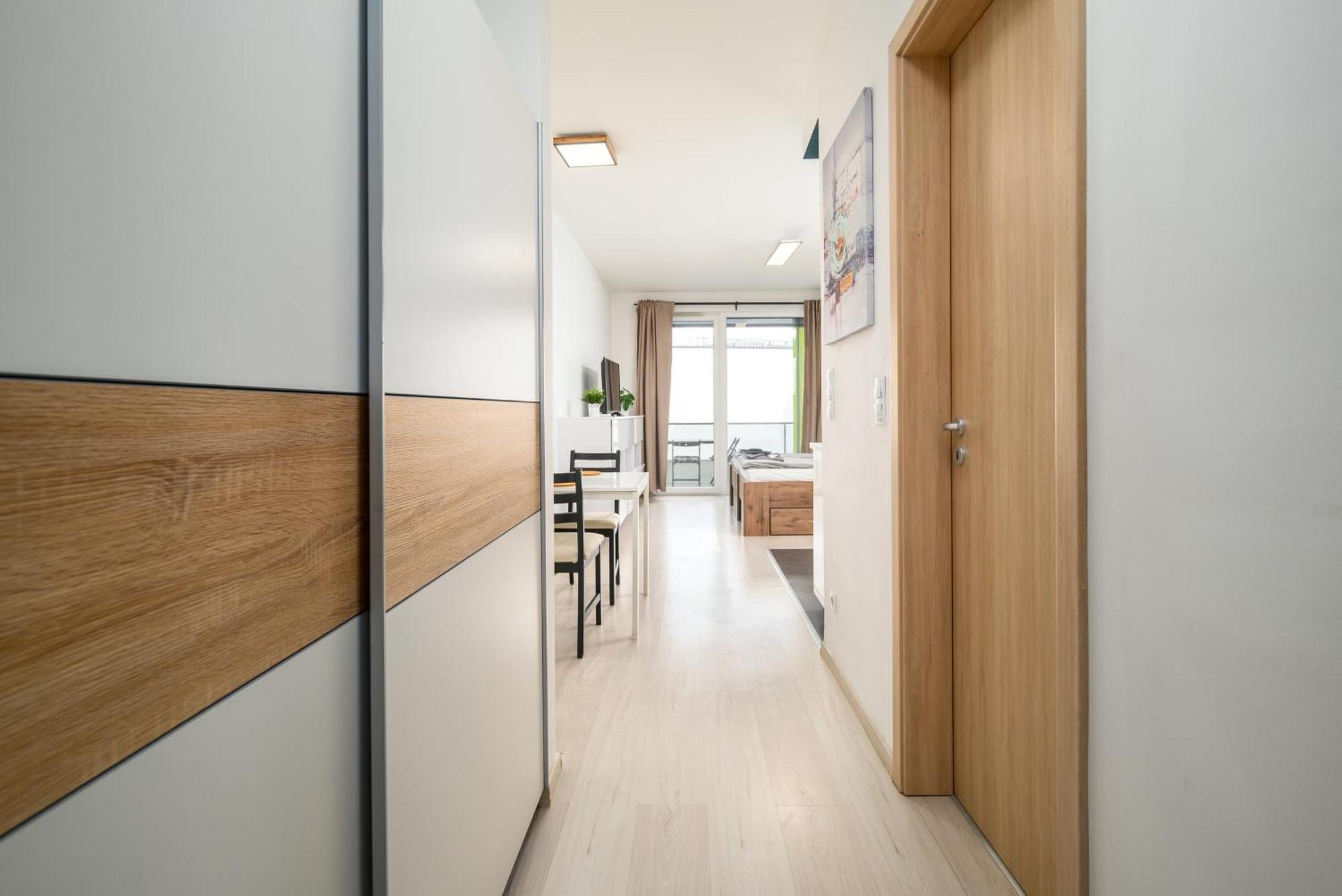 Atrium Residence Deluxe Suite-Free Parking Garage Same Building Budapest Bagian luar foto