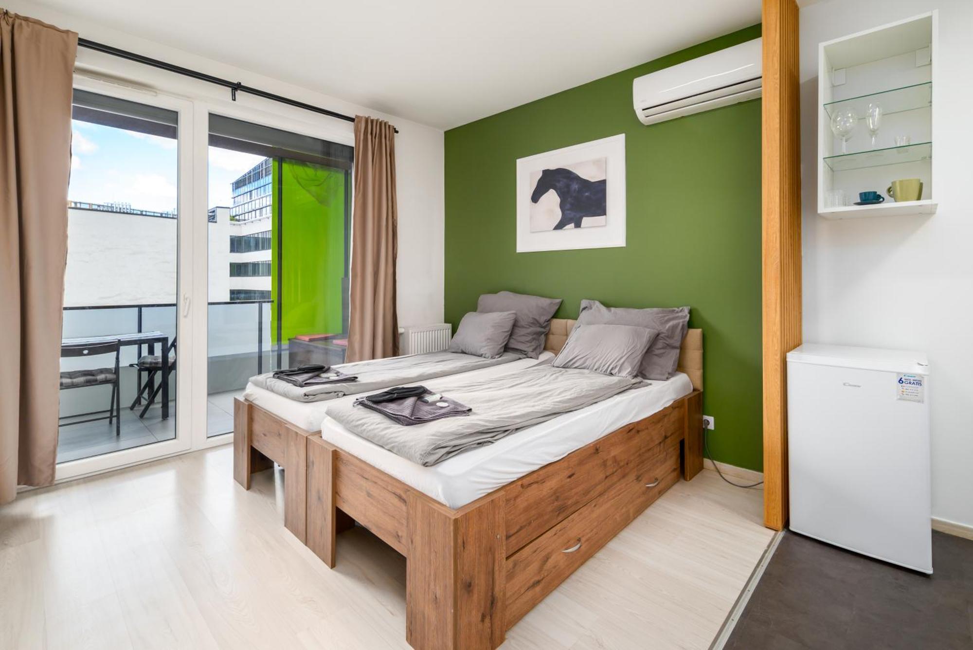 Atrium Residence Deluxe Suite-Free Parking Garage Same Building Budapest Bagian luar foto