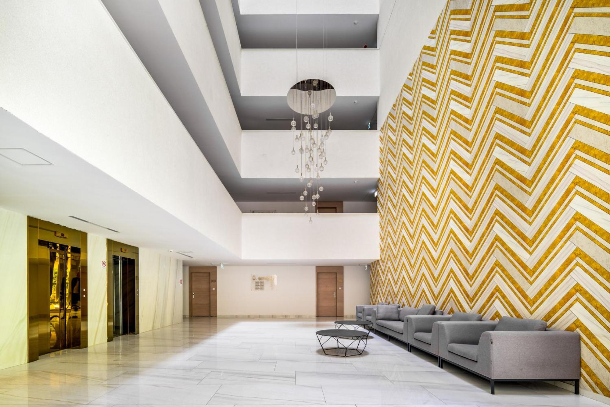 Atrium Residence Deluxe Suite-Free Parking Garage Same Building Budapest Bagian luar foto